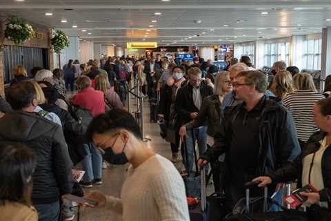 An airline CEO says that airports were to blame for the summer travel chaos because they were not..