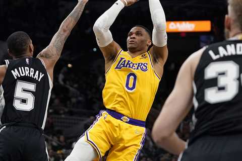 LeBron-less Lakers can’t close, fall to Spurs