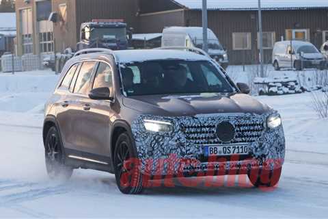 2024 Mercedes-Benz GLB caught on public roads in new spy shots