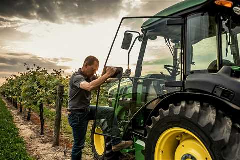 US Farmers Kind Of Win The Right To Repair Their Own John Deere Machinery (For Now)