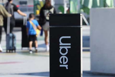 New Uber app features photo guides to lead users from gates to pickup areas at world's busiest..