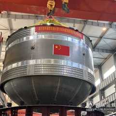 China builds huge propellant tank for massive future rocket (photos)