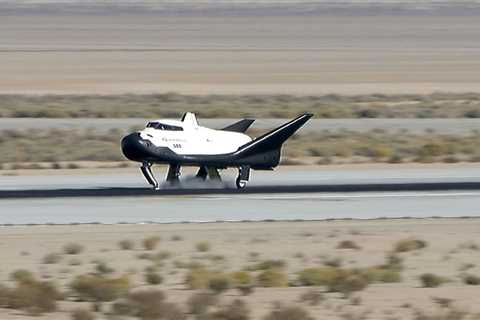 Private Dream Chaser space plane's 1st launch slips to December: report