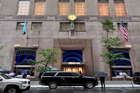 What it's like to visit the new Tiffany & Co. flagship store in New York City where the jewelry ..