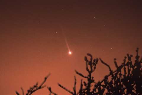 See Mercury's giant, comet-like tail in stunning new image as it passes close to the sun