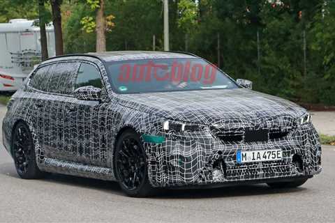 BMW M5 Touring spied from all angles