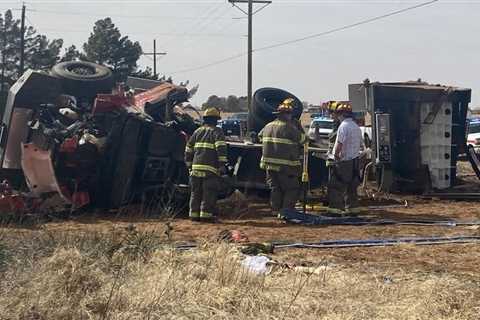 2 Texas firefighters injured in apparatus rollover en route to grass fire