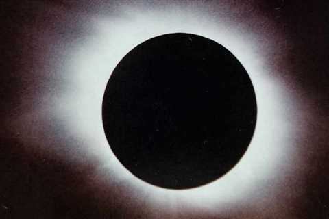 One of the longest solar eclipses on Earth darkened the sky 50 years ago. Here's how it happened.