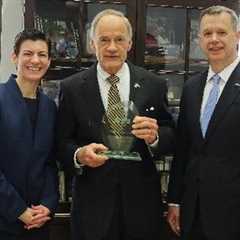 AHRI Presents Policy Leadership Award to Senator Tom Carper