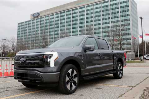 Ford's third-quarter U.S. sales rise on pickup, crossover SUV demand