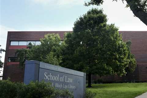 UMKC Law to Offer Graduates Free Bar Prep