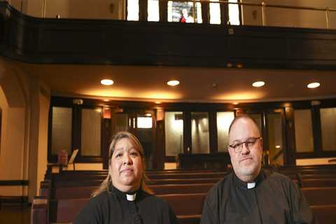 Does the United Methodist Church in Suffolk County NY Offer Special Ministries for Couples and..