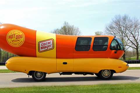 Hotdoggers wanted: You could be the next Wienermobile driver