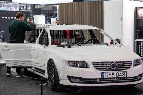 Driveable Volvo V70 wagon built from 400,000 Lego pieces