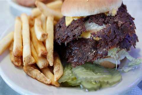 The Best Burgers in Indianapolis: A Guide to Satisfy Your Cravings