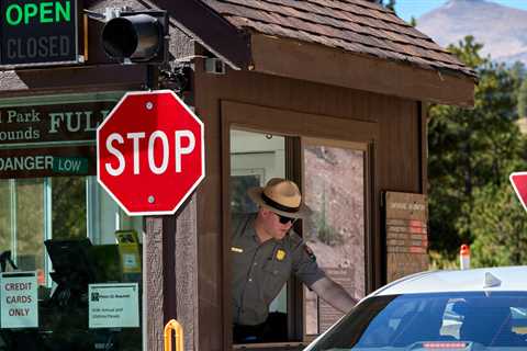 U.S. Park Service Says to Leave Your Cash at Home, but Some Object