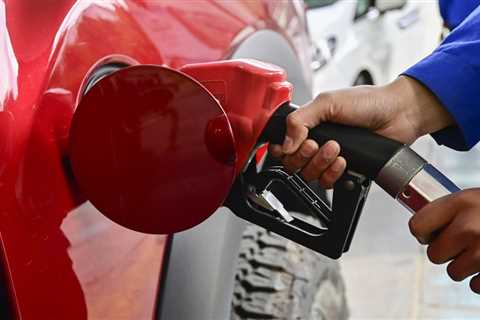 Study tries to assess average driver's fuel cost over a lifetime