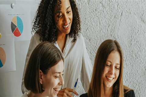 How A Website Designer In Honolulu, HI Elevates Business Networking For Women Entrepreneurs