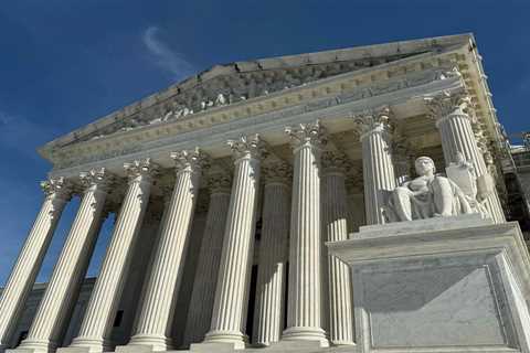 Trump administration asks Supreme Court to allow for firing of Fed governor