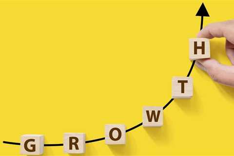 Top Fed Official Conveys Little Urgency for Immediate Rate Cuts