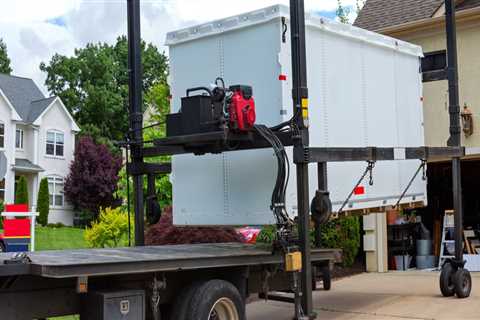 How Long Distance Moving Companies Coordinate with a Self Storage Facility